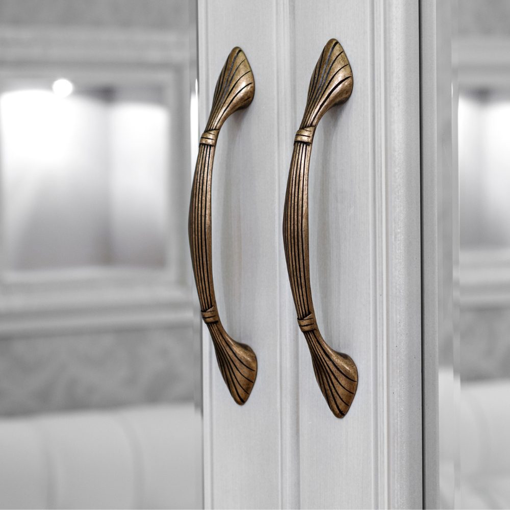 Door Knobs & Handles